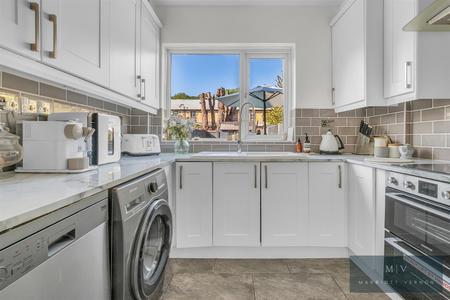 2 bedroom Terraced House for sale in Lower Road, Kenley