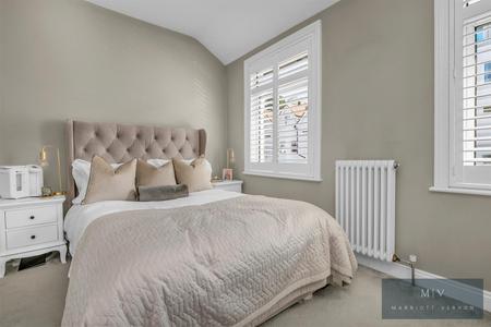 2 bedroom Terraced House for sale in Lower Road, Kenley