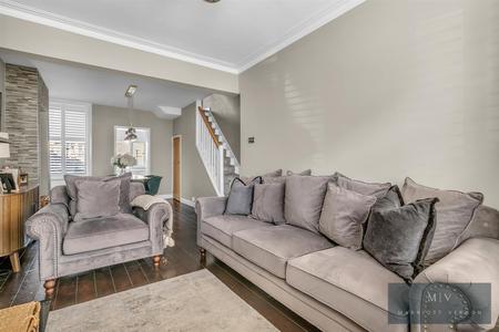 2 bedroom Terraced House for sale in Lower Road, Kenley