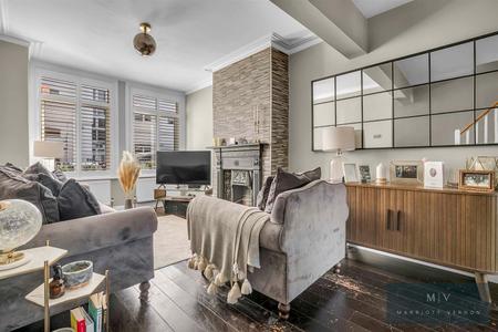 2 bedroom Terraced House for sale in Lower Road, Kenley