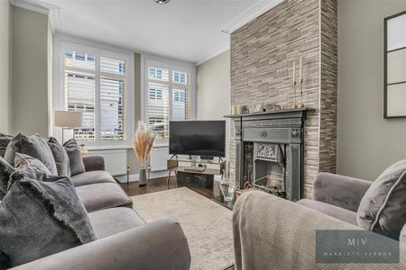 2 bedroom Terraced House for sale in Lower Road, Kenley