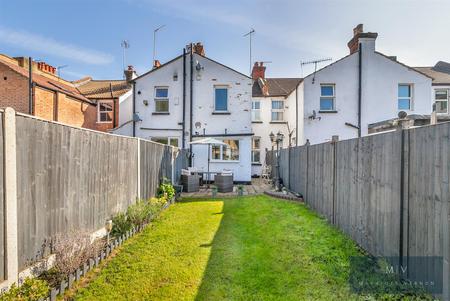 2 bedroom Terraced House for sale in Lower Road, Kenley