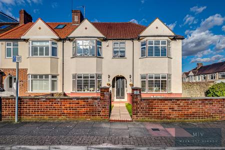 5 bedroom End of terrace house for sale in Linden Leas, West Wickham