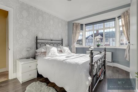 5 bedroom End of terrace house for sale in Linden Leas, West Wickham