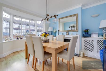 5 bedroom End of terrace house for sale in Linden Leas, West Wickham
