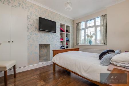 5 bedroom End of terrace house for sale in Linden Leas, West Wickham