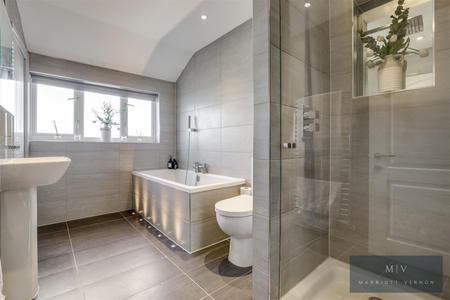 5 bedroom End of terrace house for sale in Linden Leas, West Wickham