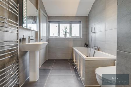 5 bedroom End of terrace house for sale in Linden Leas, West Wickham