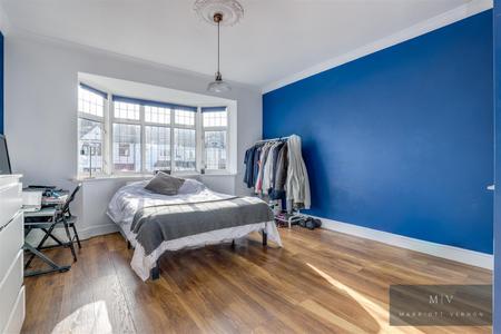 5 bedroom End of terrace house for sale in Linden Leas, West Wickham