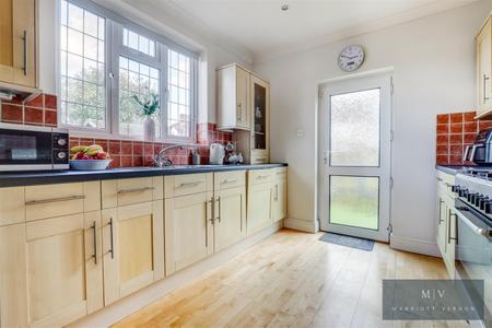 5 bedroom End of terrace house for sale in Linden Leas, West Wickham