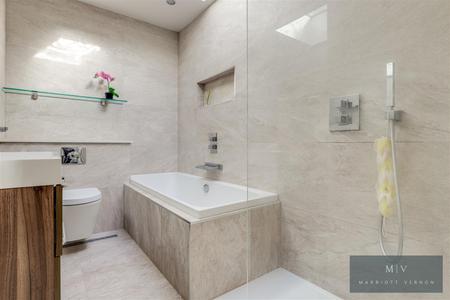4 bedroom Terraced House for sale in Hunters Way, Croydon