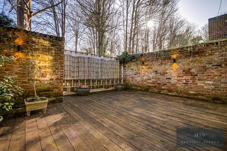 4 bedroom Terraced House for sale in Hunters Way, Croydon