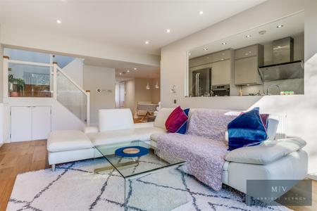 4 bedroom Terraced House for sale in Hunters Way, Croydon