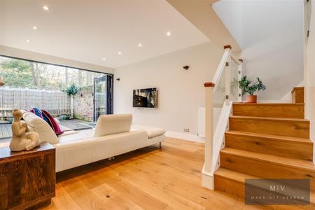 4 bedroom Terraced House for sale in Hunters Way, Croydon