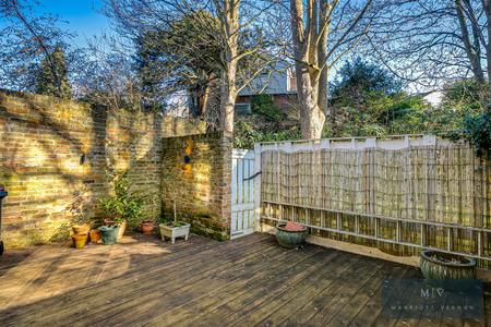 4 bedroom Terraced House for sale in Hunters Way, Croydon