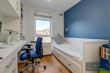 4 bedroom Terraced House for sale in Hunters Way, Croydon