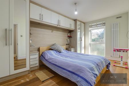 4 bedroom Terraced House for sale in Hunters Way, Croydon