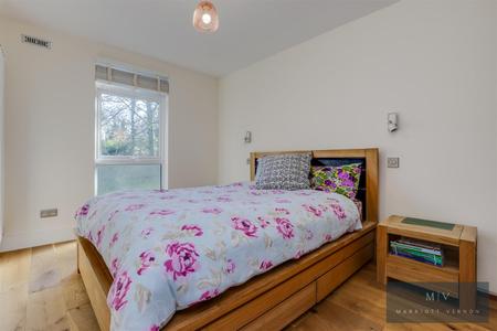 4 bedroom Terraced House for sale in Hunters Way, Croydon