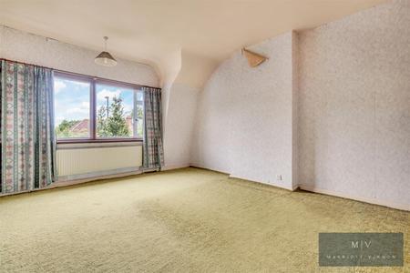 3 bedroom Semi-detached house for sale in Crest Road, South Croydon