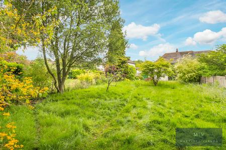 3 bedroom Semi-detached house for sale in Crest Road, South Croydon