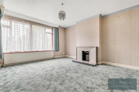 3 bedroom Semi-detached house for sale in Crest Road, South Croydon