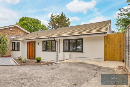 3 bedroom Semi-detached bungalow for sale in Croham Mount, South Croydon