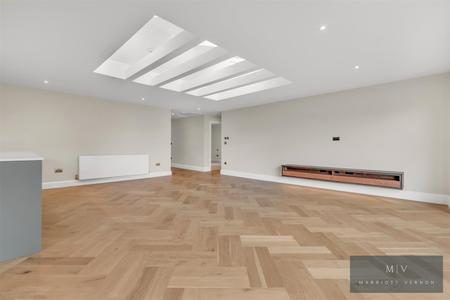 3 bedroom Semi-detached bungalow for sale in Croham Mount, South Croydon