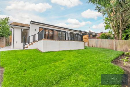 3 bedroom Semi-detached bungalow for sale in Croham Mount, South Croydon