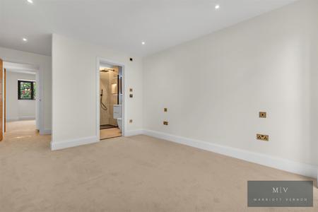 3 bedroom Semi-detached bungalow for sale in Croham Mount, South Croydon