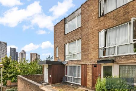 2 bedroom Flat for sale in Leyburn Gardens, Croydon