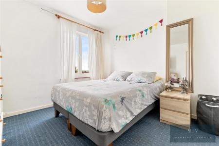 2 bedroom Flat for sale in Leyburn Gardens, Croydon