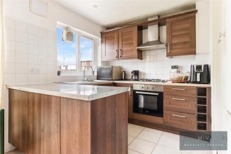 2 bedroom Flat for sale in Leyburn Gardens, Croydon