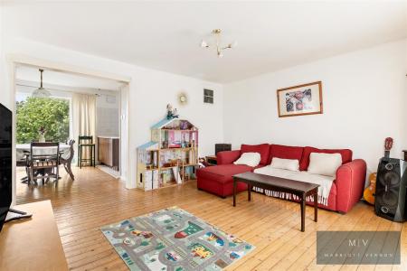 2 bedroom Flat for sale in Leyburn Gardens, Croydon