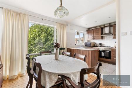 2 bedroom Flat for sale in Leyburn Gardens, Croydon