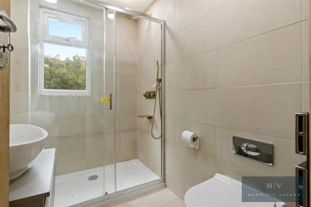 5 bedroom Semi-detached house for sale in Ingham Road, South Croydon