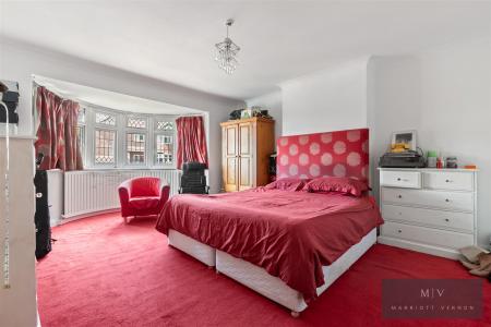 5 bedroom Semi-detached house for sale in Ingham Road, South Croydon