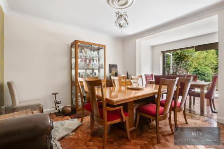 5 bedroom Semi-detached house for sale in Ingham Road, South Croydon