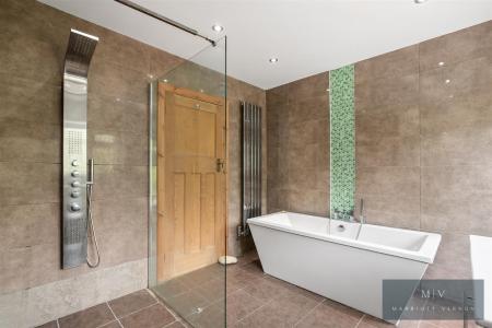 5 bedroom Semi-detached house for sale in Ingham Road, South Croydon