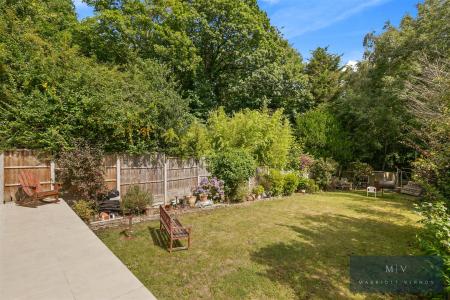 5 bedroom Semi-detached house for sale in Ingham Road, South Croydon