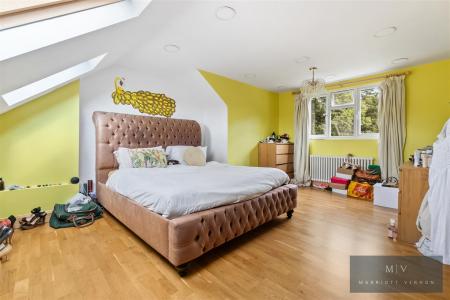 5 bedroom Semi-detached house for sale in Ingham Road, South Croydon