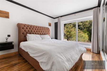 5 bedroom Semi-detached house for sale in Ingham Road, South Croydon