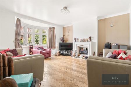 5 bedroom Semi-detached house for sale in Ingham Road, South Croydon