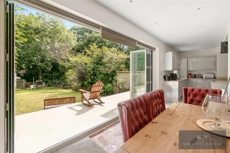 5 bedroom Semi-detached house for sale in Ingham Road, South Croydon