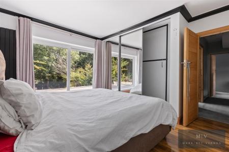 5 bedroom Semi-detached house for sale in Ingham Road, South Croydon