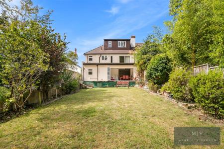 5 bedroom Semi-detached house for sale in Ingham Road, South Croydon