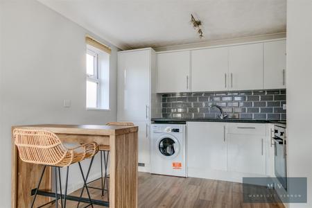 1 bedroom Flat for sale in Nottingham Road, South Croydon