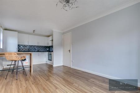 1 bedroom Flat for sale in Nottingham Road, South Croydon