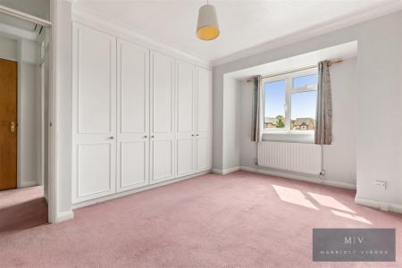 2 bedroom Semi-detached house for sale in Hazel Close, Croydon