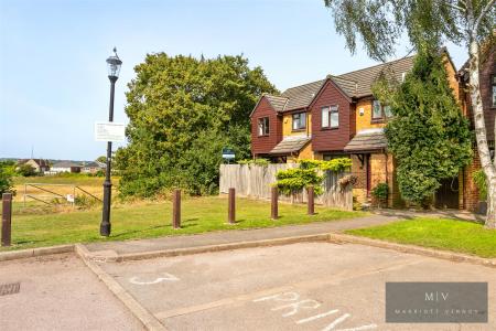 2 bedroom Semi-detached house for sale in Hazel Close, Croydon