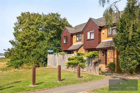 2 bedroom Semi-detached house for sale in Hazel Close, Croydon